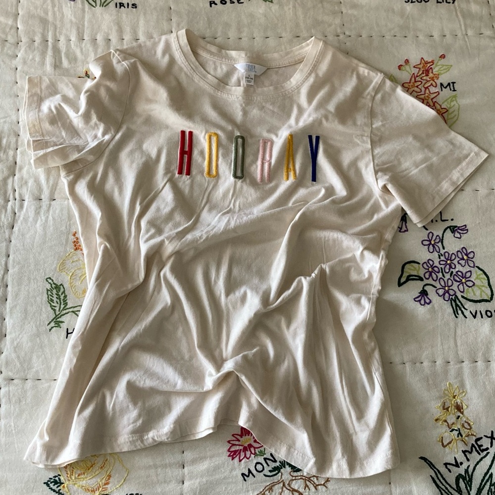 embroidered “hooray” tee